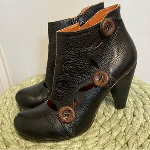 COCLICO Black Leather Button Detail Heel Ankle Booties